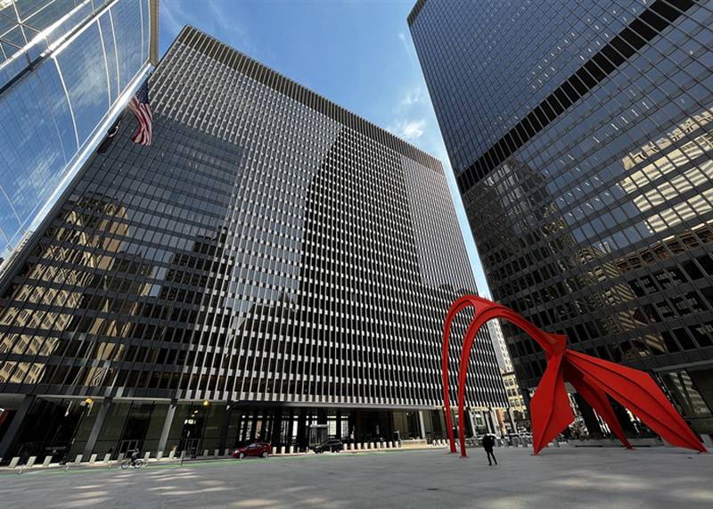 The Dirksen Federal Courthouse in Chicago, where a three-judge panel on Thursday heard oral arguments in a group of cases challenging the constitutionality of Illinois' and other local governments' ban on the sale of assault weapons and high-capacity magazines.