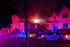 Crews respond to Sycamore apartment fire