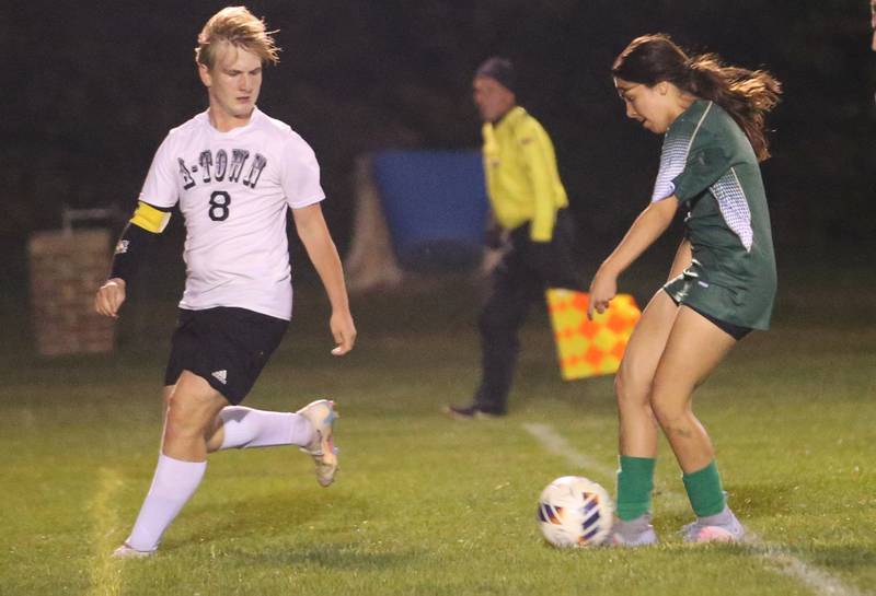 St. Bede's Sara Ruiz takes a shot against Abingdon-Avon on Wednesday, Oct. 15, 2025 at St. Bede Academy.