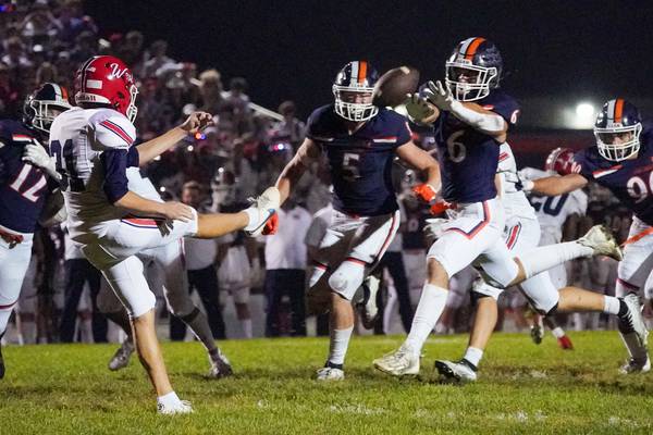 Oswego defeats West Aurora  in Southwest Prairie Conference game
