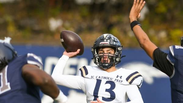 Nate Lang throws 5 TDs, IC Catholic puts up 35-point second quarter to beat Hope in Class 3A first-round game