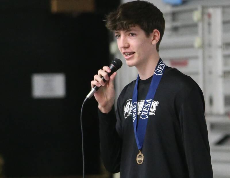 Mendota Holy Cross celebrates IESA title Shaw Local