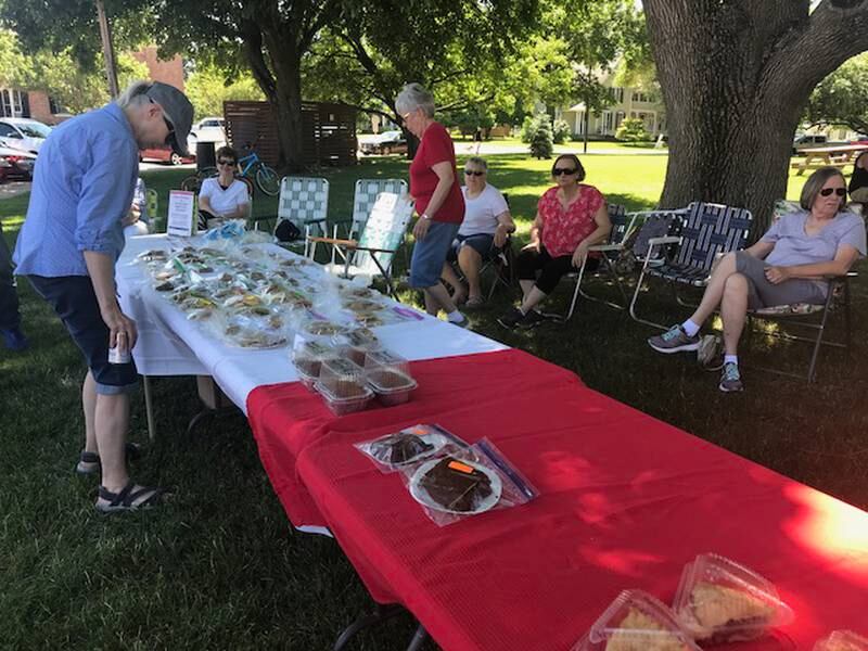 The Gamma Phi Chapter of Delta Kappa Gamma, a society of women educators who promote professional and personal growth of its members and excellence in education, recently hosted a bake sale.