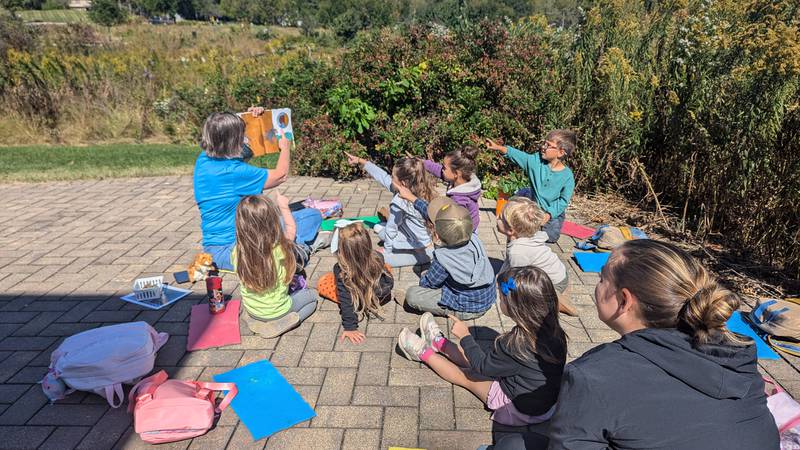 St. Charles Public Library & Park District partner on reading program and story time