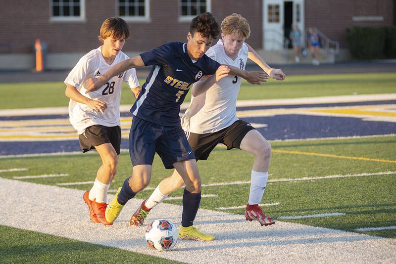 Sterling’s Fabricio Pena fends off UT’s Joe Pankey (left) and David Nelson Tuesday, Aug. 30, 2022.