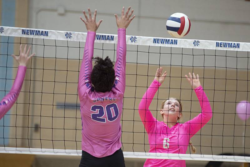 Newman’s Jess Johns works the net against Mendota, Tuesday, Oct. 4, 2022.