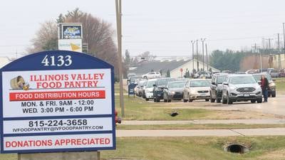 Photos: Illinois Valley Food Pantry distributes over 500 Thanksgiving meals 