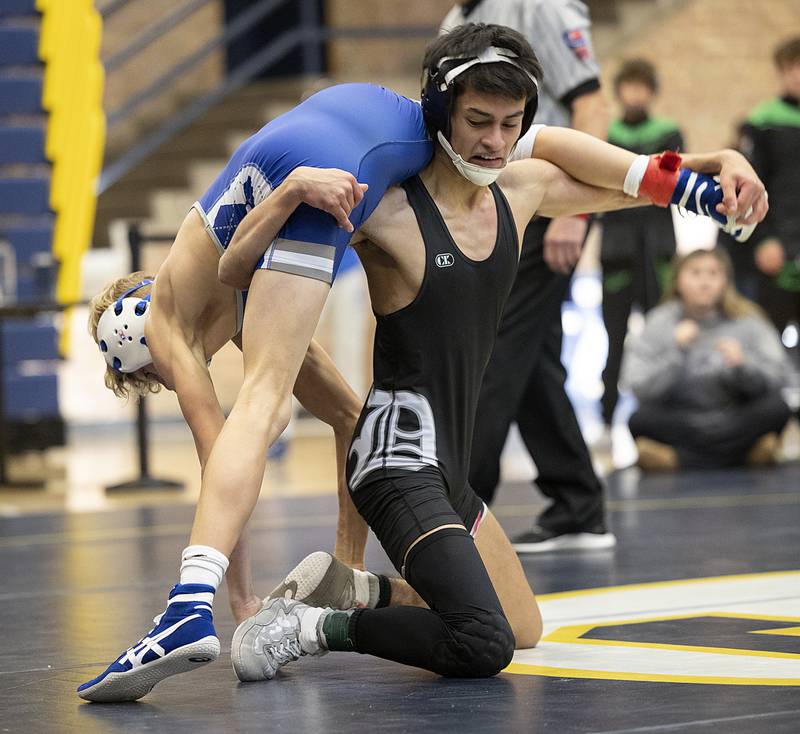 Dixon’s Riley Paredes (right) and Newman’s Landon Near face off on the finals at 106 pounds Saturday, Dec. 7, 2024, at the Carson DeJarnatt Invitational. Near took the win.