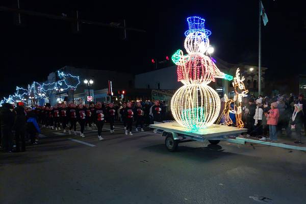 Holiday season kicks off in Ottawa with Festival of Lights Parade