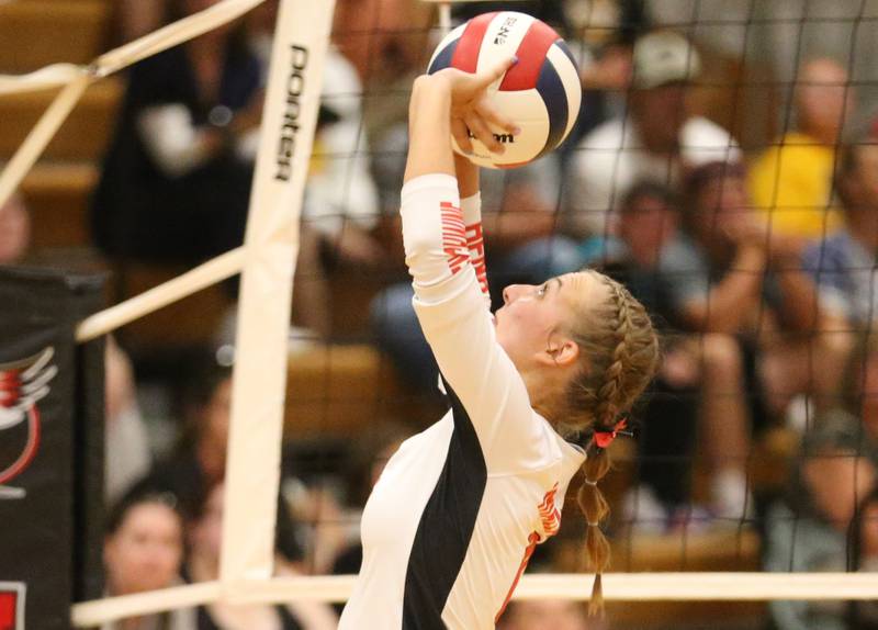 Henry-Senachwine's Alison Mitchell sets the ball in the air on Thursday, Aug. 28, 2025 at Henry-Senachwine High School.