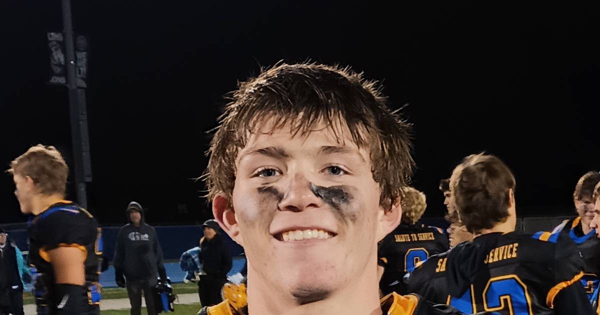 Danny Carroll, Lyons run past Downers Grove North to third straight win