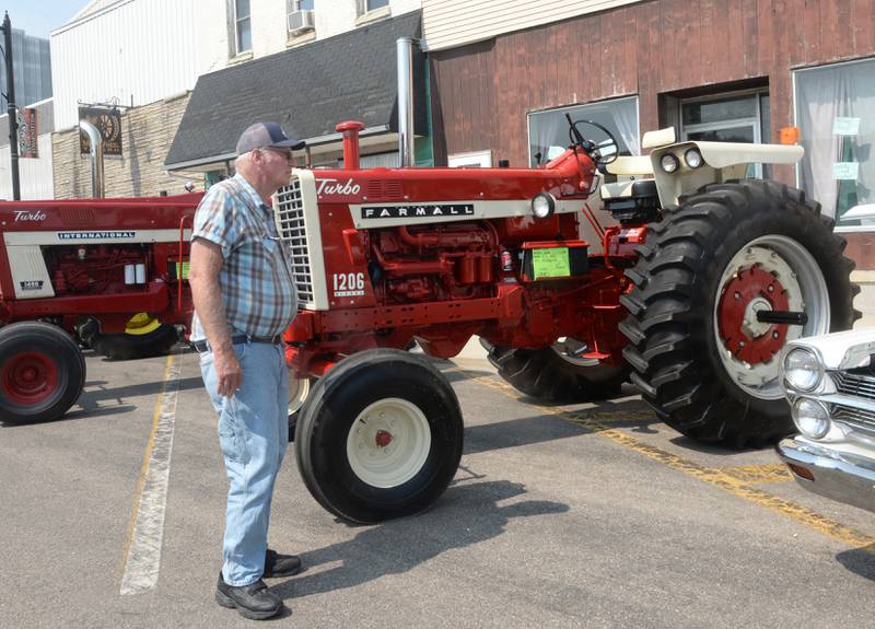 Jerry Foltz of Chadwick looks over Eric Miller's 1967 Farmall IH at the Milledgeville car and tractor show on Sunday, June 4.