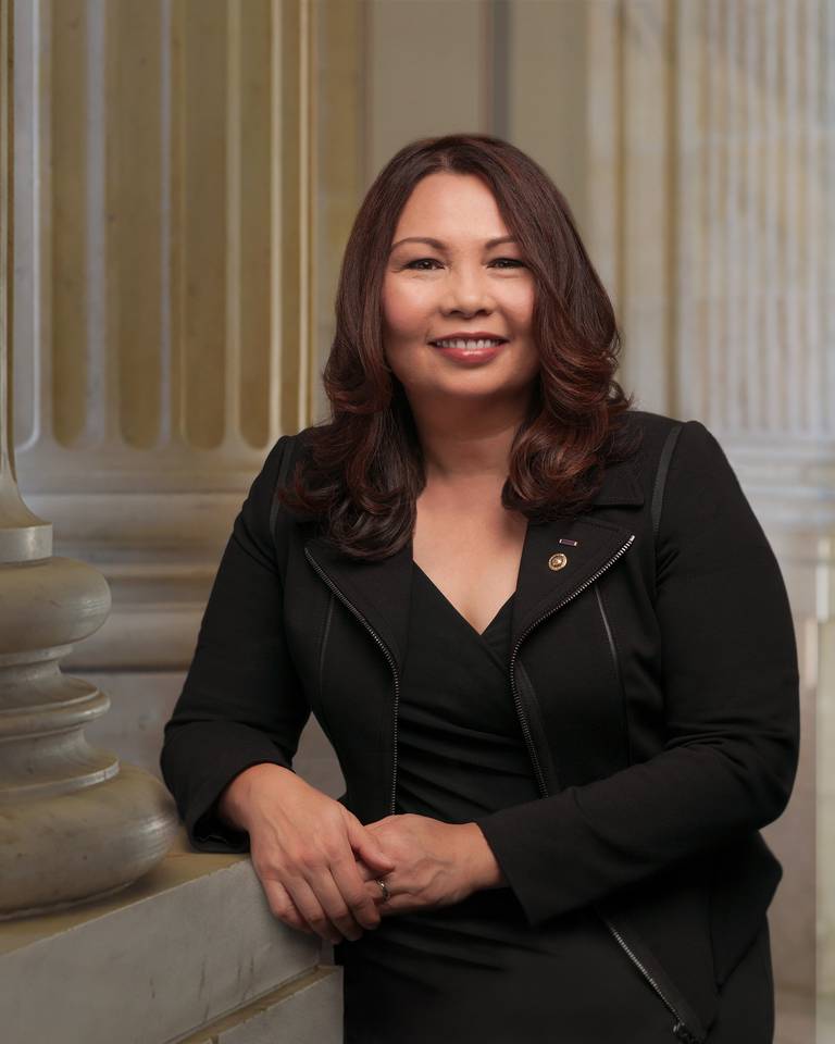 Official portrait of U.S. Sen. Tammy Duckworth.