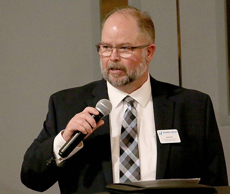 Jeff Borelli presents awards during the Illinois Valley Chamber of Commerce 40 Under Forty Awards Gala on Thursday, Feb. 9, 2023 at Westclox in Peru.