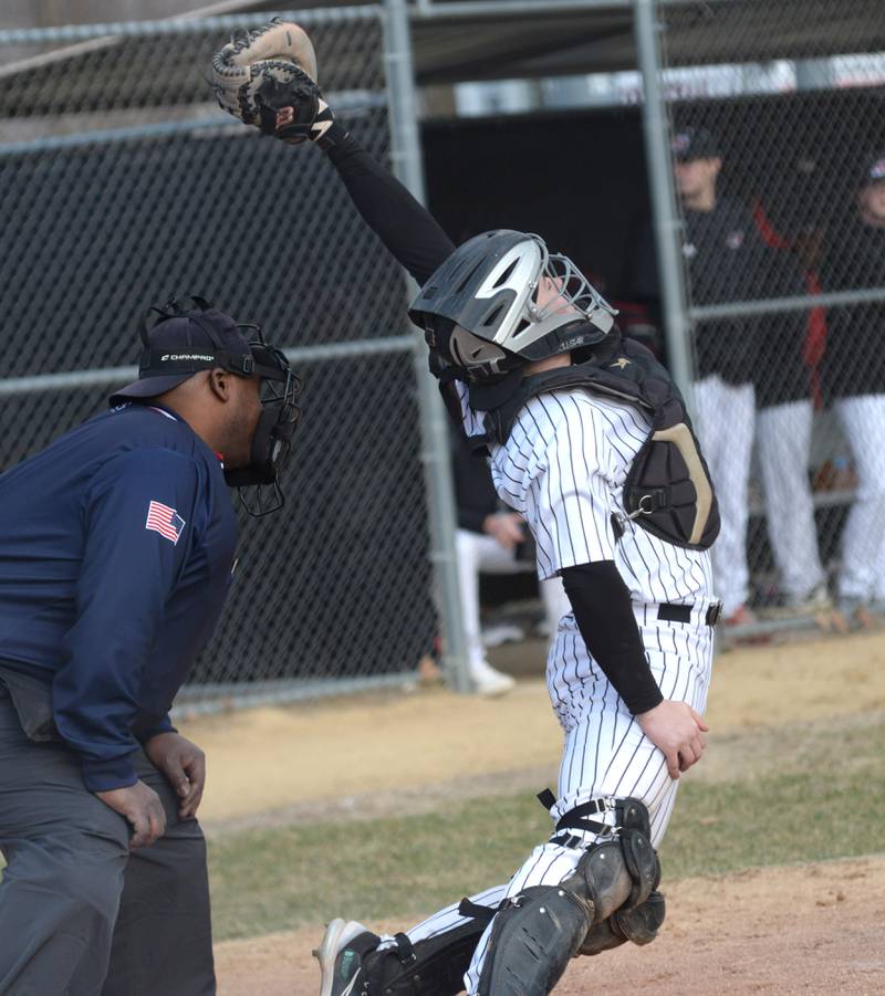 Fulton's Chase Fletcher streches to catch a pitch against Morrison on Friday, March 21, 2025 at Drives Field in Fulton.