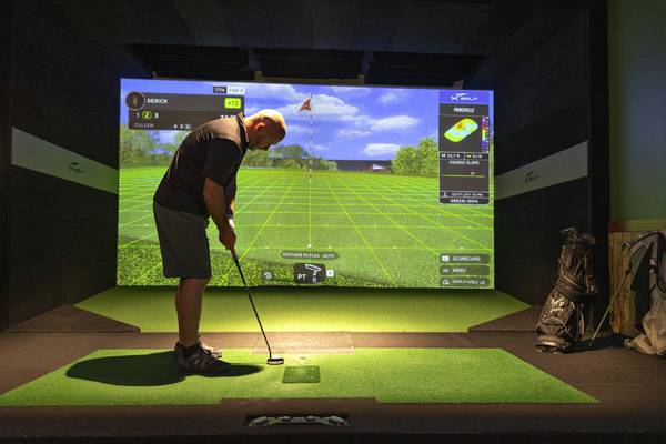 Sterling sports bar swings big with hi-tech golf, food and the Bears; also plans to create outdoor auditorium