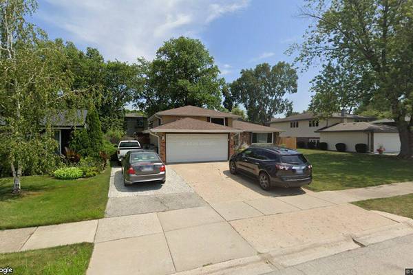 Three-bedroom home sells in Orland Park for $385,000