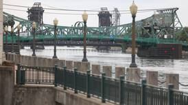 Joliet rescue crew saves man in Des Plaines River
