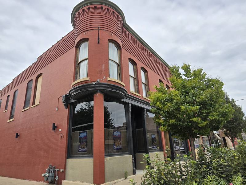 A new fast casual restaurant and bar is opening next month in downtown Ottawa that aims to break from the Illinois Valley norm. It will be at the former Corner230 location.
