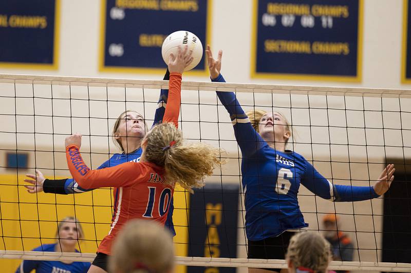 Newman’s Sophia Ely (left) and Jess Johns works against Eastland’s Jenica Stoner in game one Wednesday, Oct. 26, 2022 in the semifinal volleyball match.
