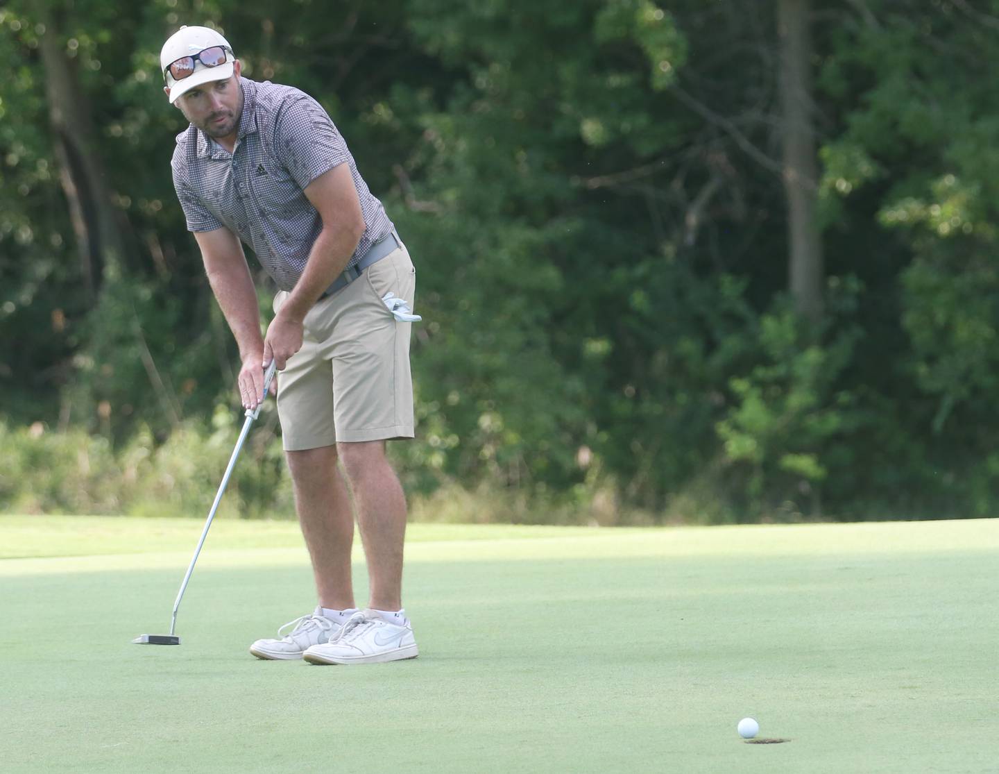 Mason Kimberly sinkes his put on the 17th hole during the Illinois Valley Mens Golf Championship Tournament on Sunday, July 27, 2025 at Spring Creek Golf Course in Spring Valley.