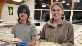 Leaf River Soaring Eagles help Lions Club with pizza fundraiser