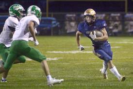 Marquette gets physical, topples Ridgewood, 36-26