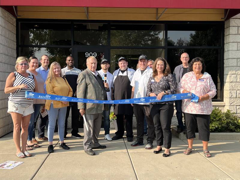 Louie Angelo’s Pizza & Italian celebrated the opening of its second location with a ribbon cutting ceremony with the Batavia Chamber of Commerce on Tuesday, September 13.
