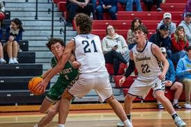 Dwight grabs early lead, holds on to top Marquette