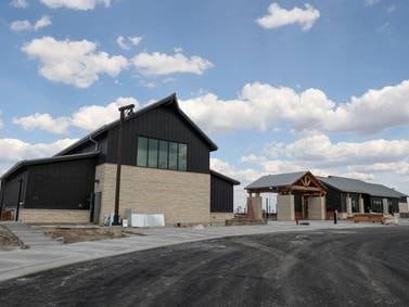 Bradley, 315 restaurateur signs lease