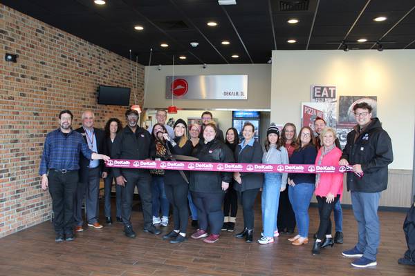 DeKalb Chamber celebrates Pizza Hut’s third anniversary