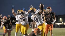 Aaron Stewart’s 438-yard, 6-TD night powers Warren to high-scoring win over Hersey