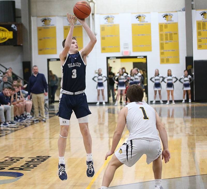 Fieldcrest's Eddie Lorton shoots a jump shot over Putnam County's Bryce Smith on Tuesday, Feb. 7, 2023 at Putnam County High School.