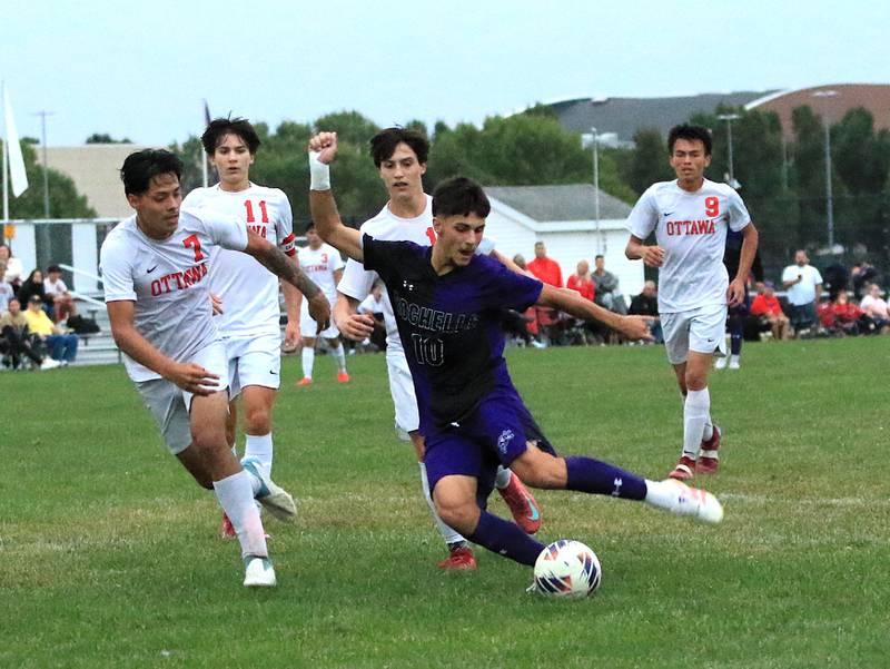 Rochelle's Antonio Ruiz (10) kicks the ball during the Hubs' game with Ottawa. Ruiz scored four goals in the Hubs' 4-3 win.