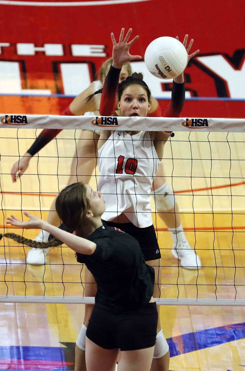 Brian Hill/bhill@dailyherald.com
Barrington's Berkeley Ploder (10) attempts to stop a spike during the IHSA Class 4A third-place game between Barrington and St. Charles East Saturday November 12, 2022 at Redbird Arena in Normal.