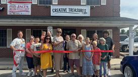 Creative Treasures in Diamond hosts ribbon cutting in anticipation of holiday season