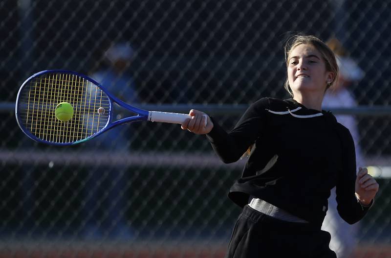 Lemont’s Maggie Biscan returns the ball Thursday, Oct. 23, 2025, during the first day of the IHSA State Girls Tennis Tournament at Schaumburg High School.