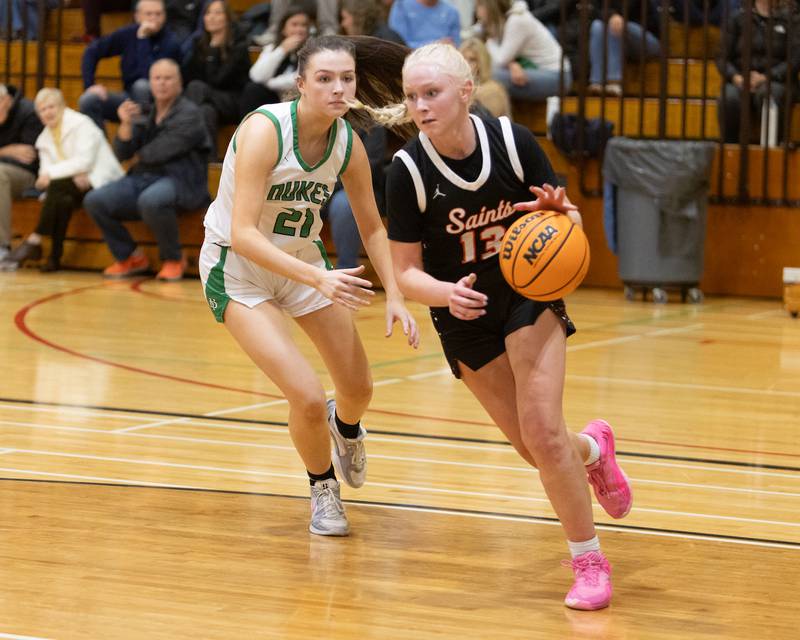 St. Charles East's Addie Schilb drive the baseline against York's Maggie Mikucki at the York Girl's Thanksgiving Tournament on Tuesday, Nov. 18,2025 in Elmhurst.