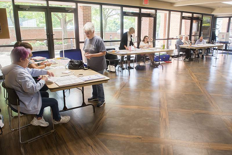 Election judges work at the Holloway Center in Dixon Tuesday, June 28, 2022 for the state primary. The center is home to three precincts.