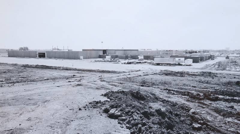 Crews build Bergner's at the Peru Mall in 1973.