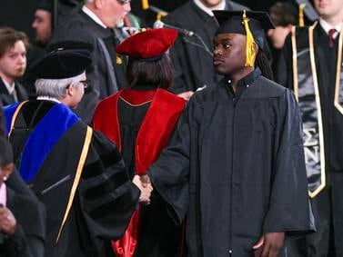 No fee, essays or recommendations: Illinois high school students can use new program to apply to college