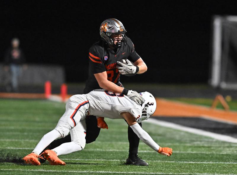 Minooka's Jackson Miranda (87) catches a pass during the conference game against Oswego on Friday, OCT. 10, 2025, at Minooka.