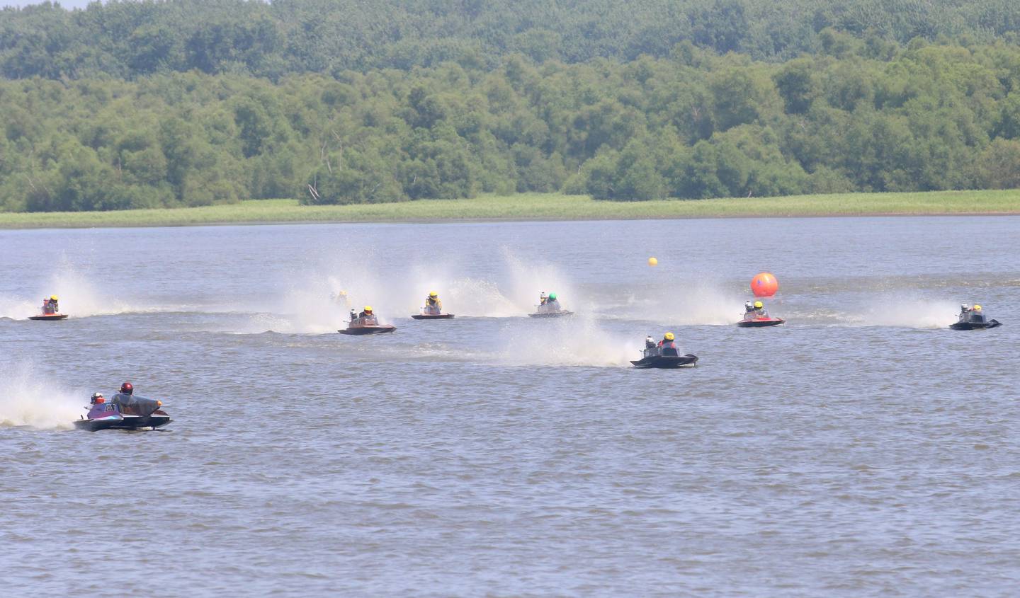 Racers compete in the OSY-400 on Friday, July 28, 2023 during the Boat Races at Lake Depue.