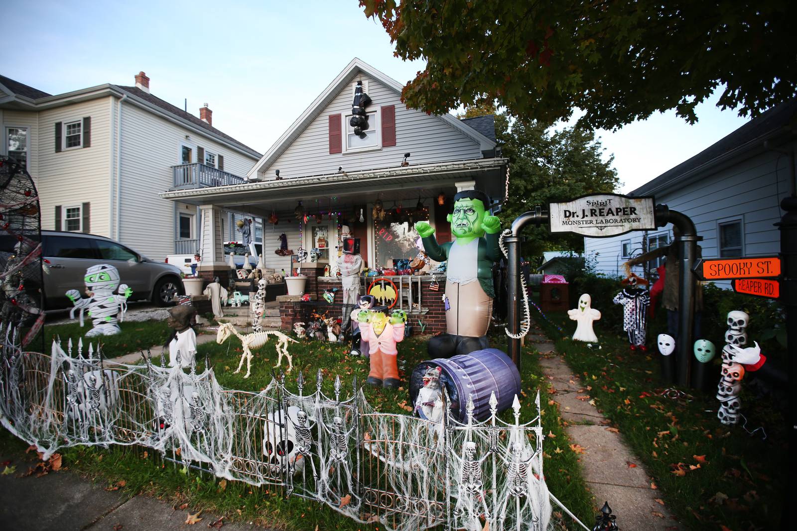 Photos Halloween home displays in La Salle, Bureau, Putnam counties