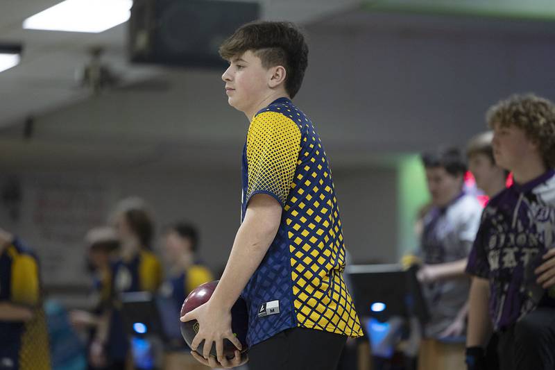 Sterling’s Mikah Hernandez prepares his roll against Dixon on Monday, Jan. 2, 2023.