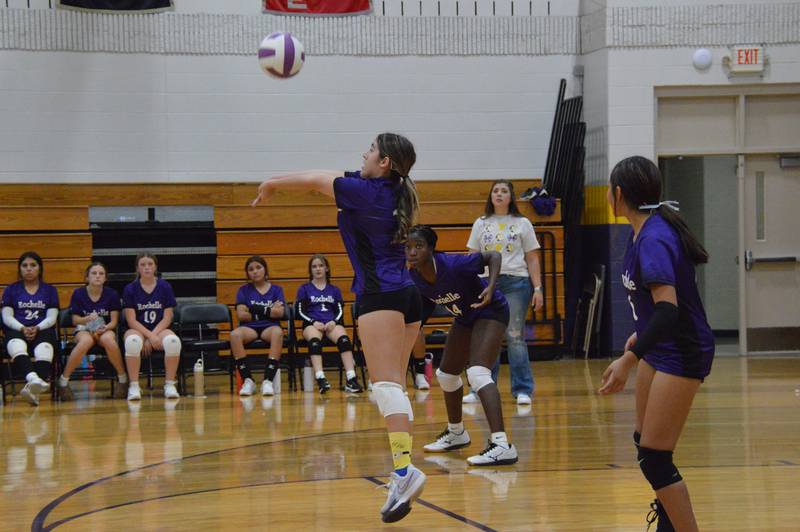 Rochelle's Emily Mendez passes the ball during an eighth-grade middle school match with Sterling.