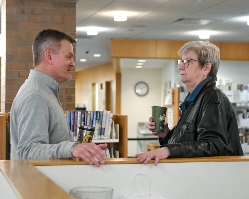 Downers Grove library board members Bill Nienburg, left, and Marti Sladek talk during the coffee with board members held on Saturday Feb. 17, 2024, held at the Downers Grove library.