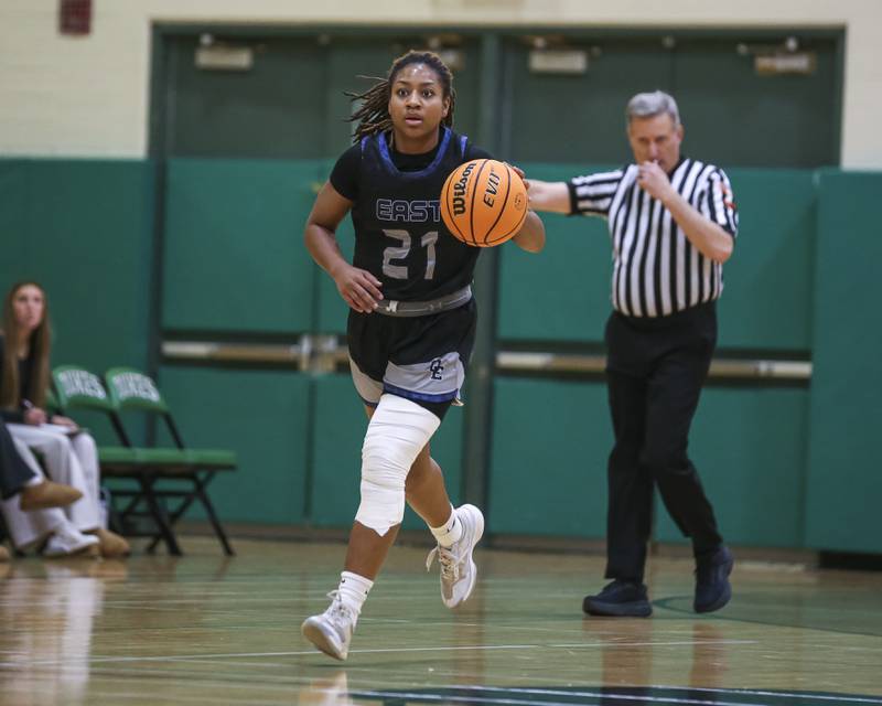 Oswego East's Desiree Merritt (21) brings the ball down the court during their York Thanksgiving Tournament matchup between Oswego East at Downers Grove South Friday, Nov 20, 2025 in Elmhurst.