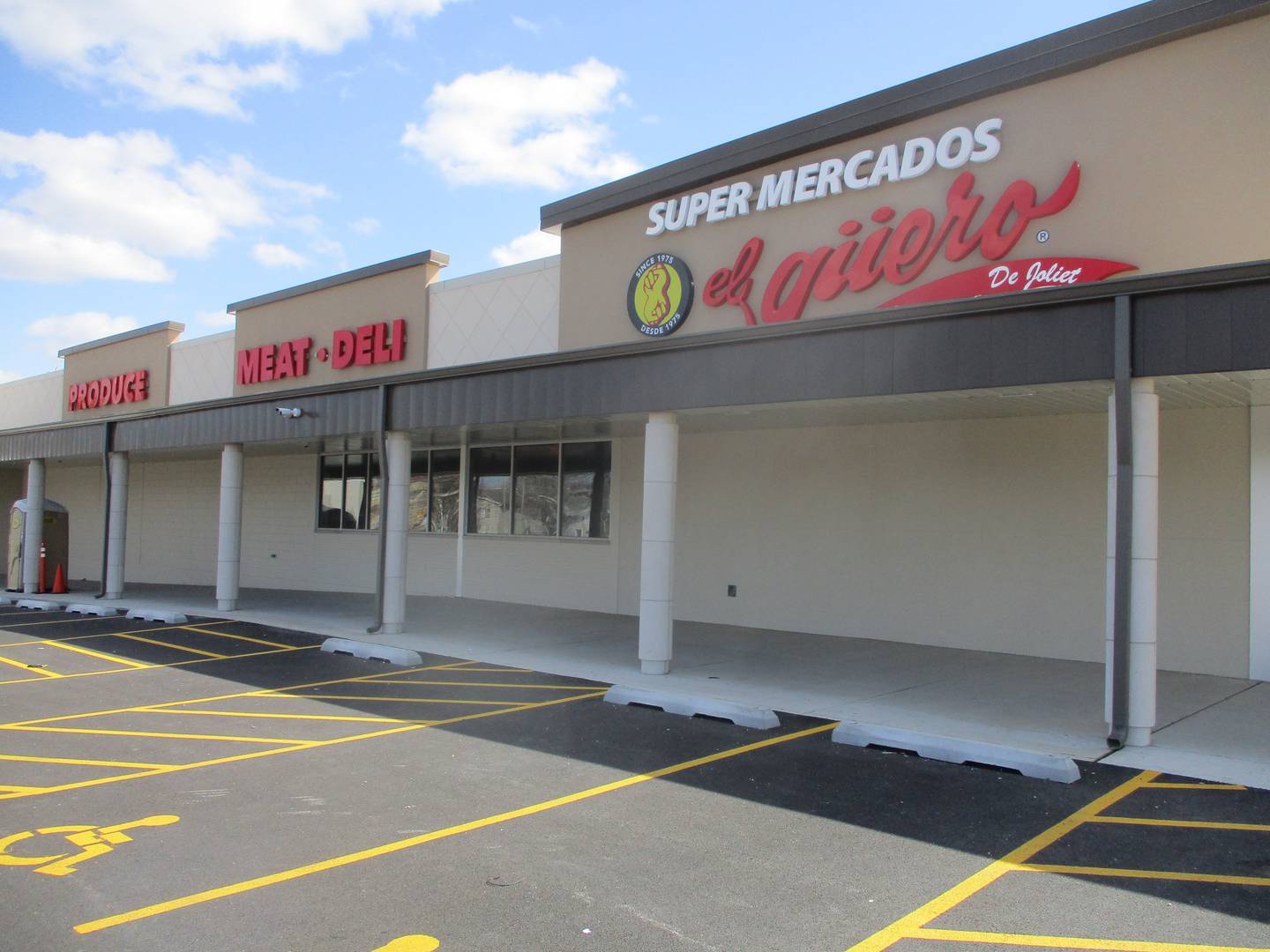 An El Guero supermarket is expected to open in June at 118 E. Jackson St. in a Joliet location last occupied by Certified Warehouse Foods, which closed in April 2017. March 23, 2024.