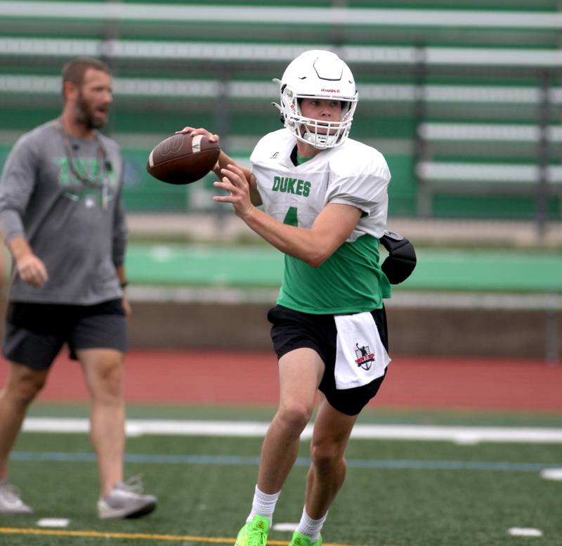 York quarterback Sean Winton looks to throw the ball during practice at the Elmhurst school on Wednesday, Aug. 9, 2023.